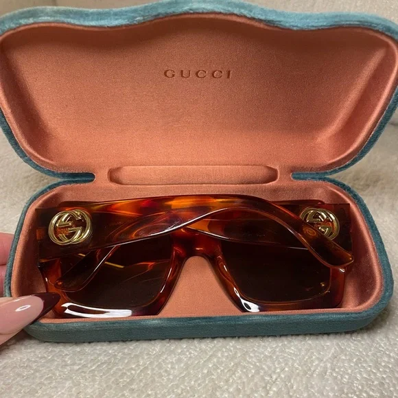 Gucci Women’s Sunglasses Tortoise - Picture 2 of 5